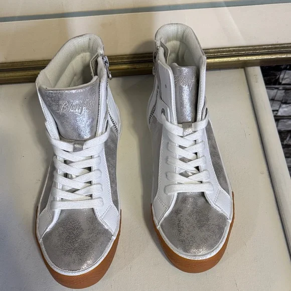 Stylish Silver and White High-Top Sneakers with zipper at the side - Picture 2 of 5